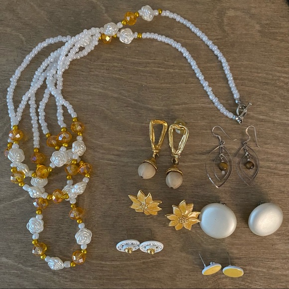 Vintage Jewelry Lot - Picture 5 of 10